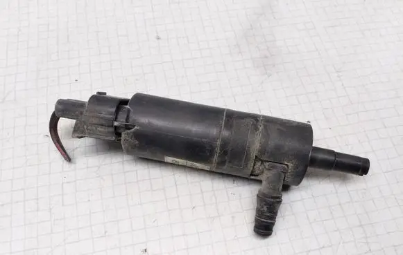Opel Astra G Headlight washer pump 90508709