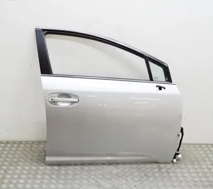 Toyota Avensis T270 Front door 6700105070