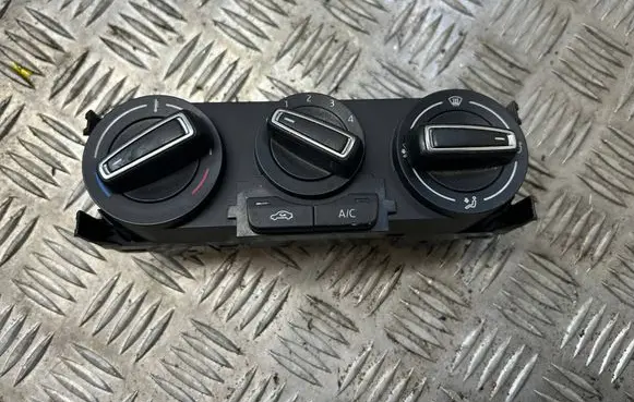 Seat Ibiza IV (6J,6P) Climate control unit 6P0820045C