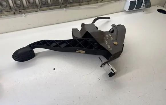 Volkswagen Multivan T5 Clutch pedal 7H1721059J 0349295