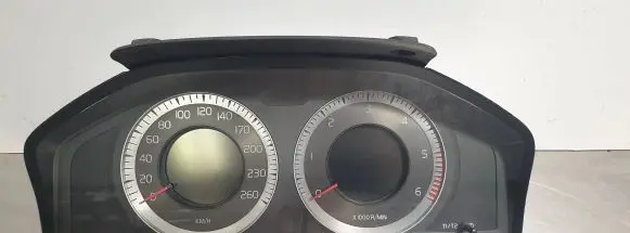 Volvo V70 Speedometer (instrument cluster) 31270367AA 69199710U