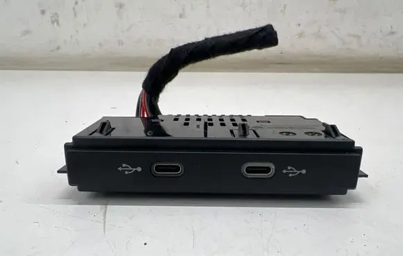 Cupra Leon USB socket connector 5NA035736