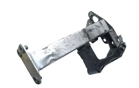 Front bumper mounting bracket