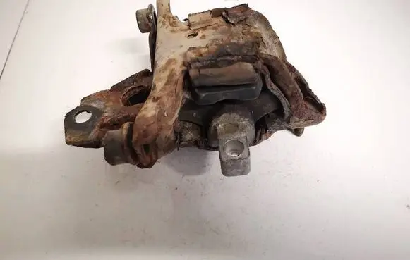 Volkswagen Polo IV 9N3 Engine mount bracket