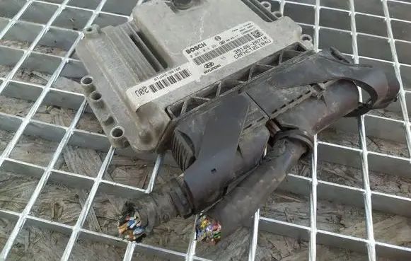 Hyundai i30 Engine control unit/module ECU 39106-2A710
