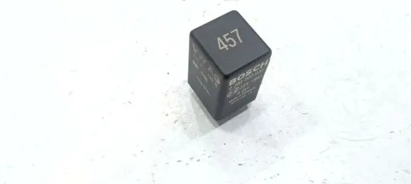 Volkswagen PASSAT B8 Glow plug pre-heat relay 038907281B
