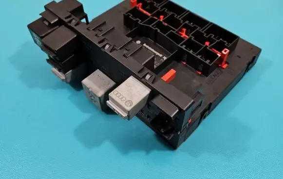 Audi A3 S3 8P Central body control module 8P0907279A IMPRK1420394