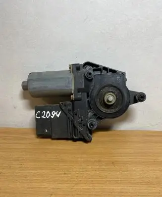 Volkswagen PASSAT B7 USA Rear door window regulator motor 0130821696 C2094