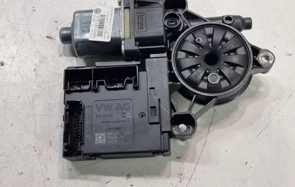 Volkswagen PASSAT B7 Front door window regulator motor 3C0959792C 3AA959702A