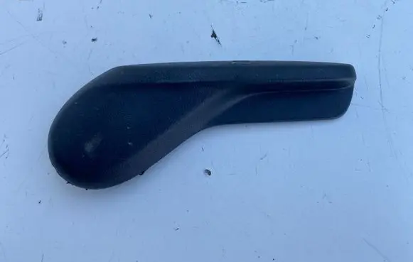 Toyota iQ Seat adjustment handle 7224574020