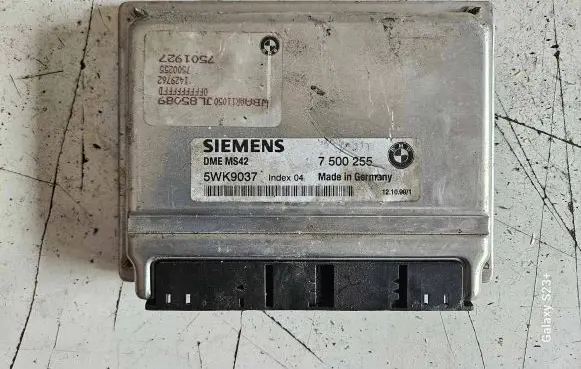 BMW 5 E39 Engine control unit/module 5WK9037 DMEMS42 7500255