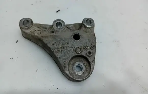 Volkswagen Polo V 6R Engine mounting bracket 5Q0199185AA