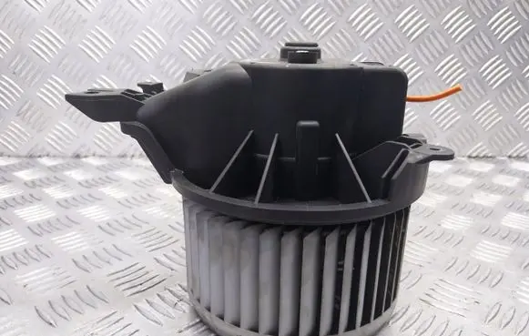 Opel Corsa D Front door blower motor 5D3330100