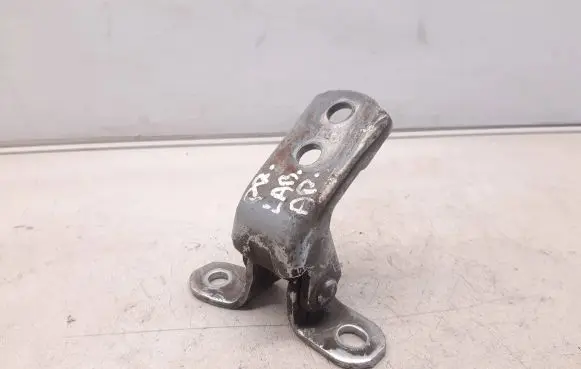 Lexus IS 200-300 Front door lower hinge 