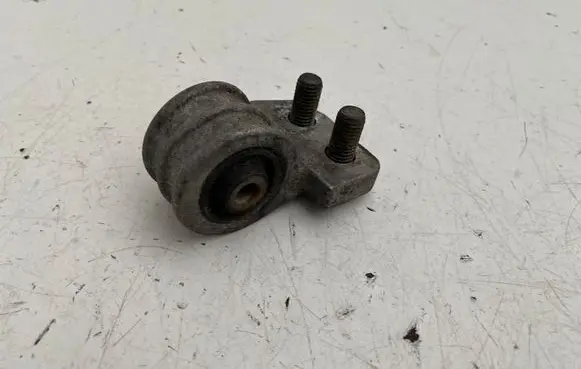 Volvo S80 Engine mount bracket
