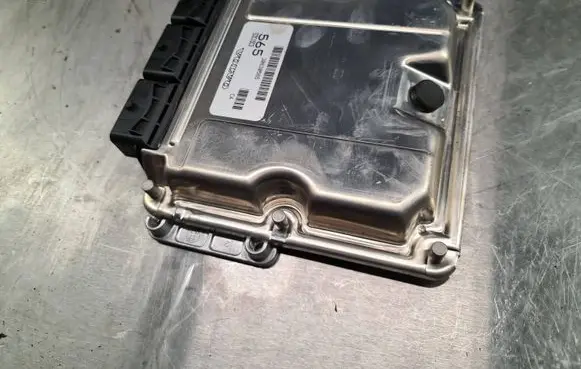 Volvo S40, V40 Engine control unit/module 30630565 EDC15C3