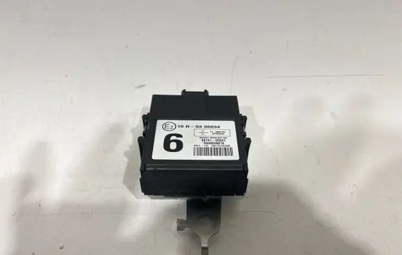 Toyota Avensis T270 Door central lock control unit/module 8974105091 10R0306034 001575288