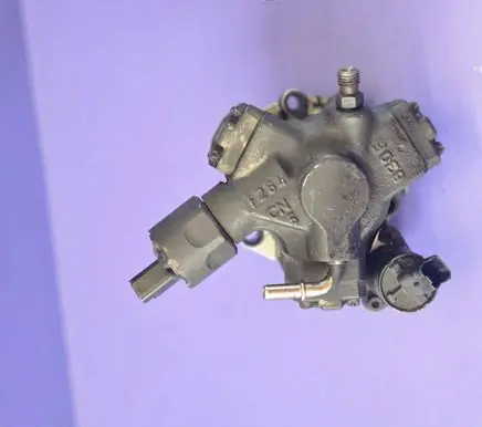 Volvo S40 Fuel injection high pressure pump 5WS40163 B4420015 A2C59510901