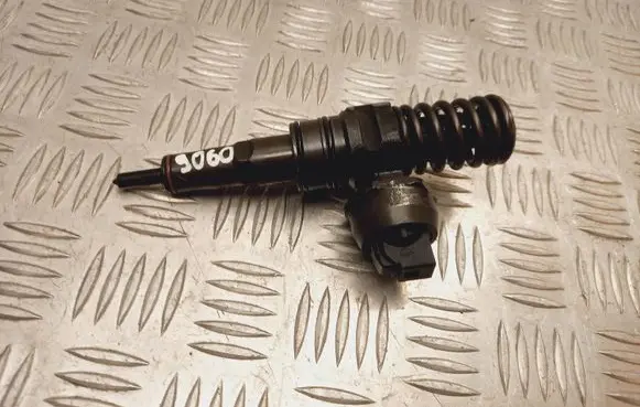 Volkswagen PASSAT B6 Fuel injector 038130073AG