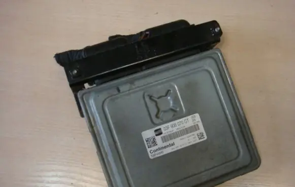 Seat Ibiza IV (6J,6P) Engine control unit/module 03F906070GT