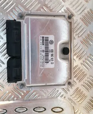 Volkswagen PASSAT B5 Engine control unit/module 038906019CD 0281010218