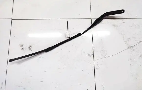 BMW 1 E81 E87 Front wiper blade arm 