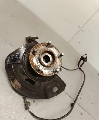 Front wheel hub
