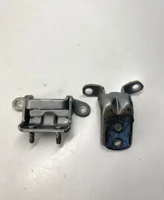 Nissan Navara D23 Rear door hinge set 