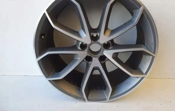 Audi Q3 8U R20 alloy rim 8U0601025AE