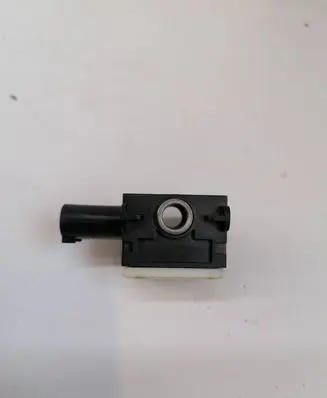 Mercedes-Benz ML W164 Airbag deployment crash/impact sensor 0038202826 402374 070206