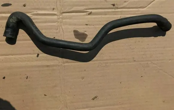 Volkswagen PASSAT B3 Engine coolant pipe/hose 357121109