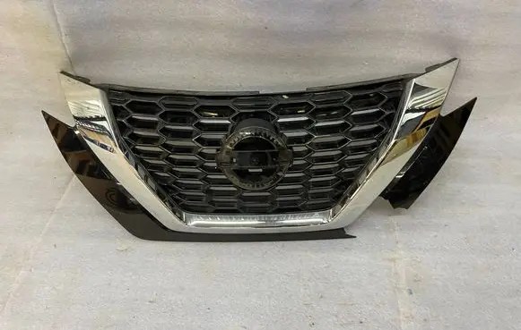 Nissan Juke II F16 Front bumper upper radiator grill 623106PA0A 623106PA0B
