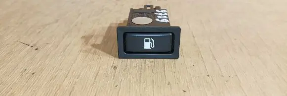 Toyota Avensis T250 Fuel tank opening switch 156795