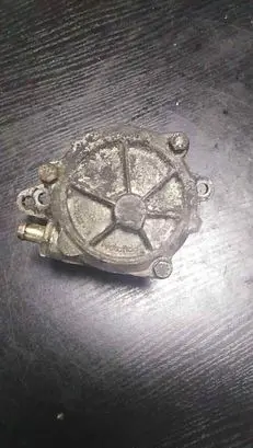 BMW 5 E39 Vacuum pump 96110885