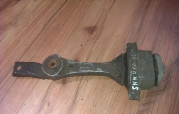 Skoda Octavia Mk1 (1U) Engine mount bracket 1j0199851