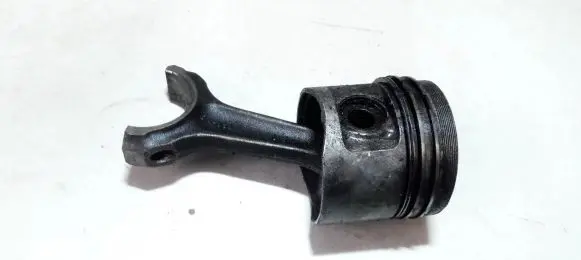 Ford Fiesta Piston with connecting rod s89ff