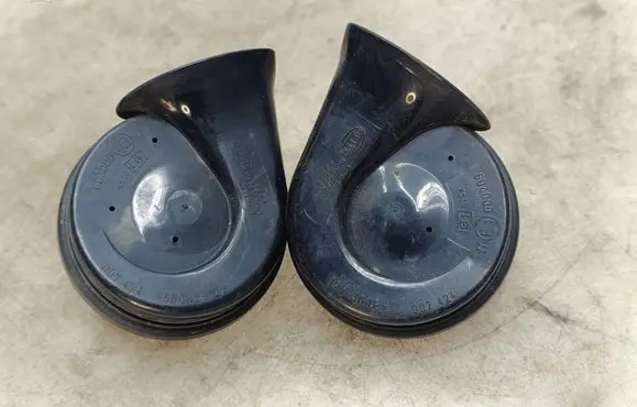 Volkswagen Touareg I Horn signal 6N0951223 6N0951221