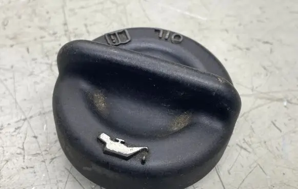 Opel Insignia A Oil filler cap 55565948