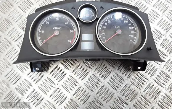 Opel Zafira B Speedometer (instrument cluster) 13230577