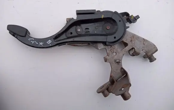 Mazda CX-7 Brake pedal