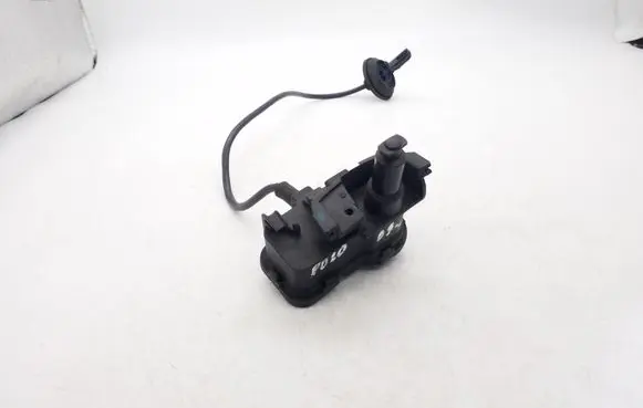 Volkswagen Polo IV 9N3 Fuel tank cap lock 6R0810773F