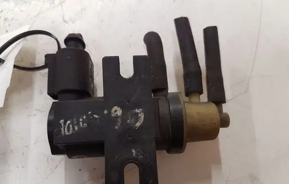 Volkswagen PASSAT B6 Turbo solenoid valve 1K0906627 70086800