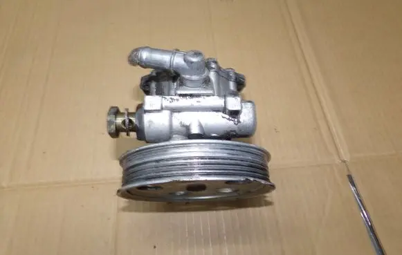 Audi A6 S6 C5 4B Power steering pump 4B0145153