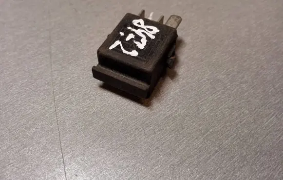 BMW 5 E39 Other relay 61361393412 V23073B1005X18
