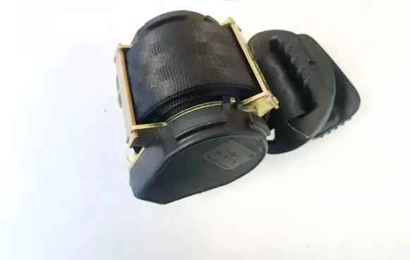 Middle seatbelt (rear)