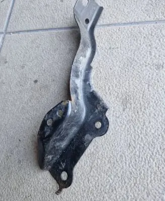 Toyota Avensis T270 Radiator support slam panel bracket 