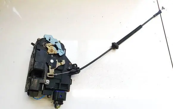 Skoda Octavia Mk2 (1Z) Front door lock 3d1837015