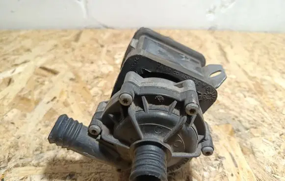 Mercedes-Benz CLS C218 X218 Electric auxiliary coolant/water pump A0005000386 0392022010