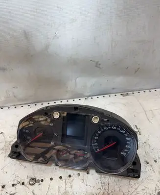 Volkswagen PASSAT B6 Speedometer (instrument cluster) 3C0920870L V0018000