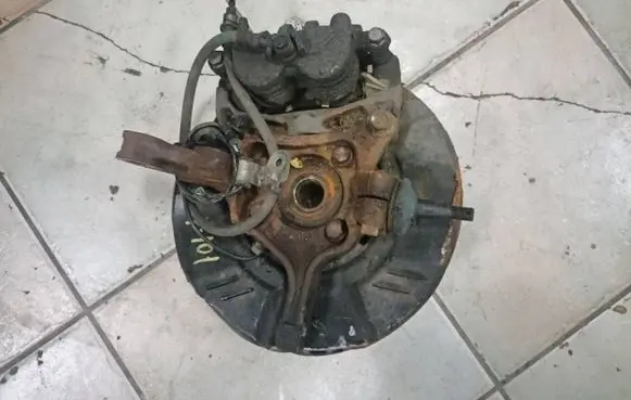Subaru Forester SJ Front wheel hub spindle knuckle